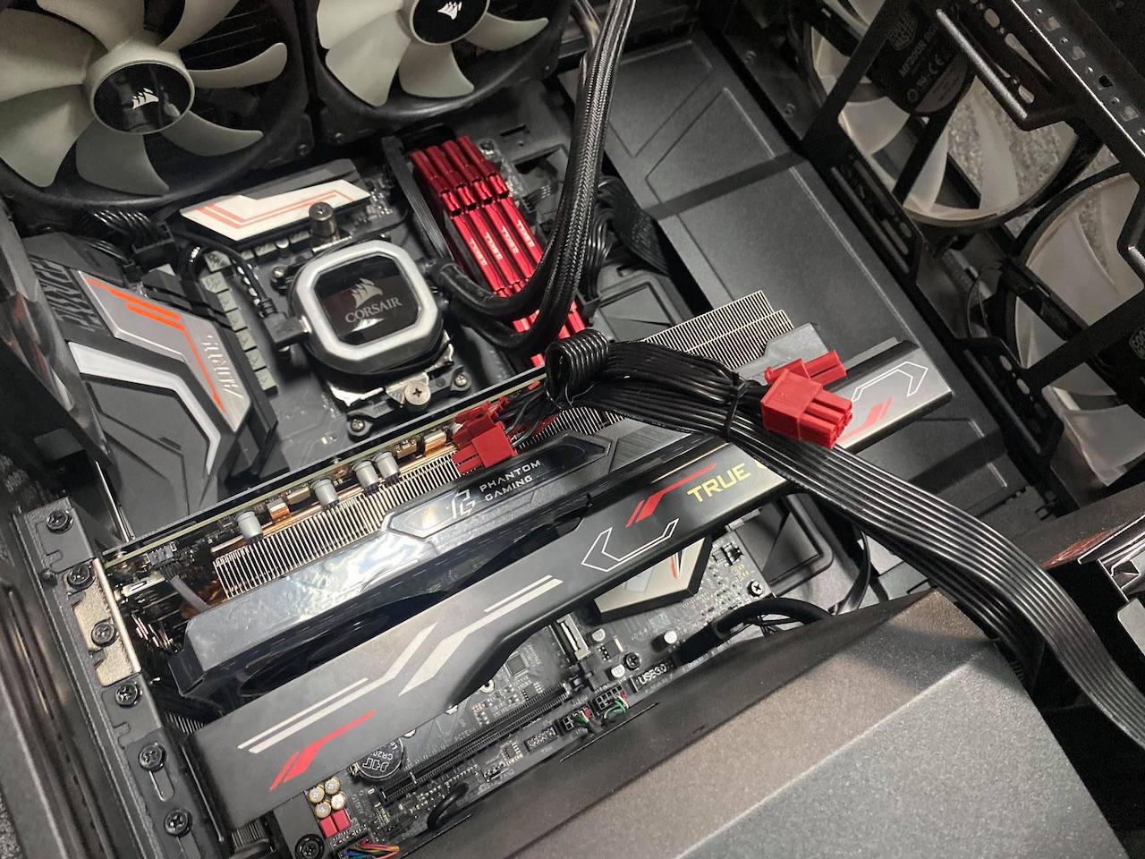 AMD Radeon RX 5600 XT Phantom Gaming D3 Final Built